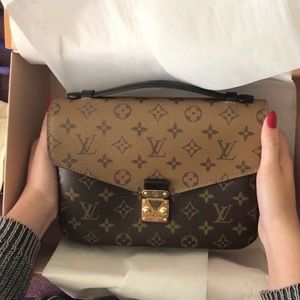 Louis Vuitton Pochette Métis Reverse